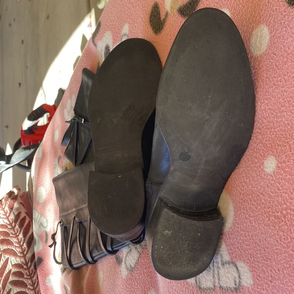 BCBG BLACK LEATHER RIDING BOOTS. - Picture 15 of 15